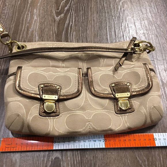 Coach **NOT FOR SALE** - Picture 7 of 8